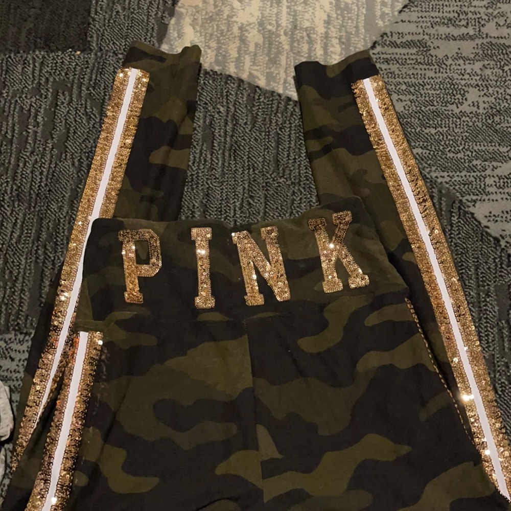 Medium Pink camo leggings with gold bling no flaws super cute
